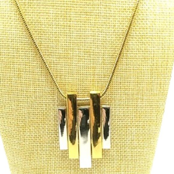 Vintage Avon 1976 Geometric Pendant Necklace Two Tone Gold Silver Signed - Picture 1 of 8